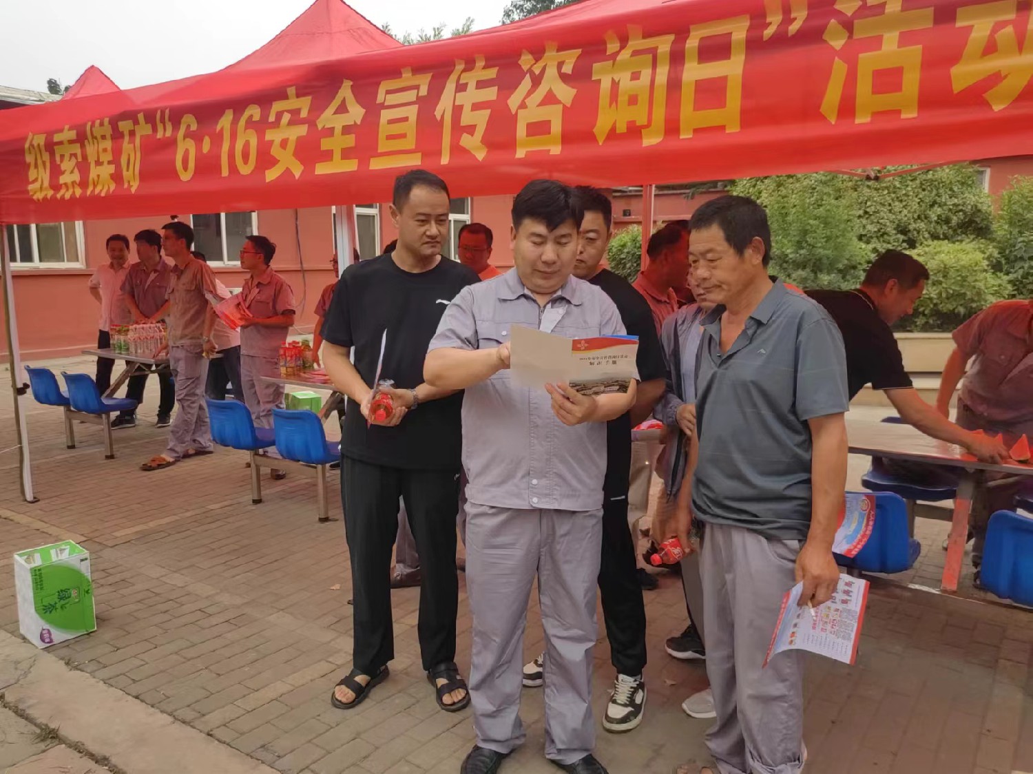 級索煤礦開展“6·16安全宣傳咨詢?nèi)铡被顒?dòng)